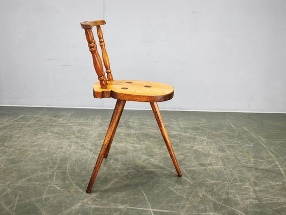Image 1 of Chaise folklorique primitive en hêtre massif, Tchécoslovaquie, années 1940