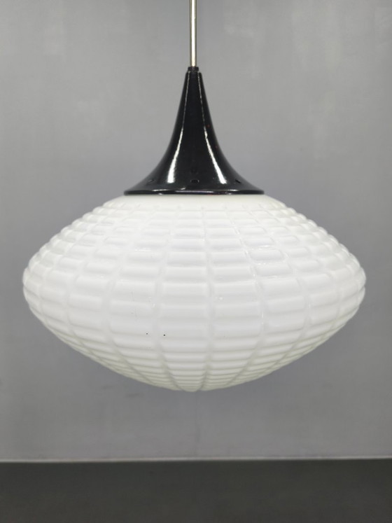 Image 1 of Lampada a sospensione ceca regolabile, in vetro opalino, anni '70