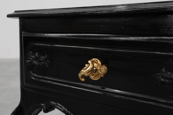 Image 1 of Coppia di comodini in stile Luigi XV in rovere laccato nero, Francia, anni '50