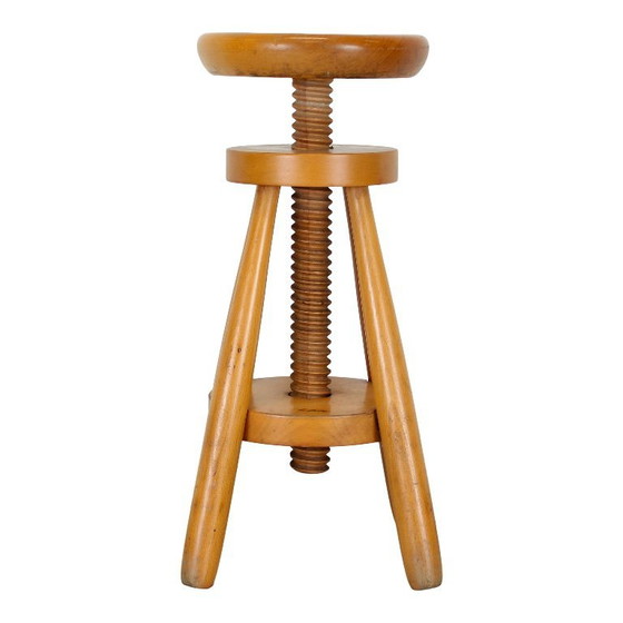 Image 1 of 2 taburetes giratorios de mediados de siglo en madera de abeto al estilo de Charlotte Perriand