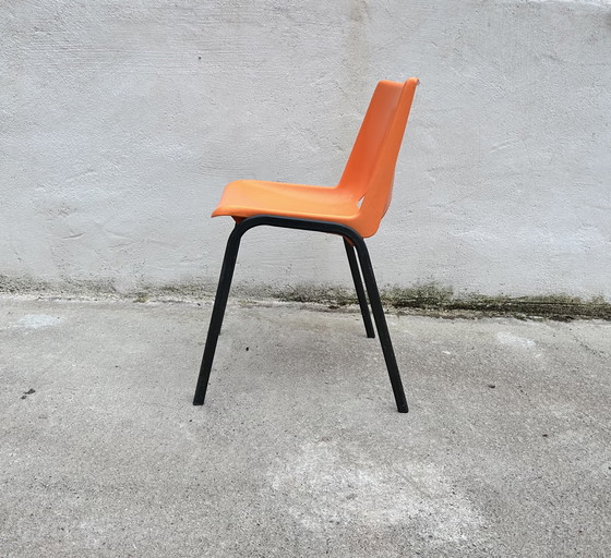 Image 1 of Stuhl Orange Plastik