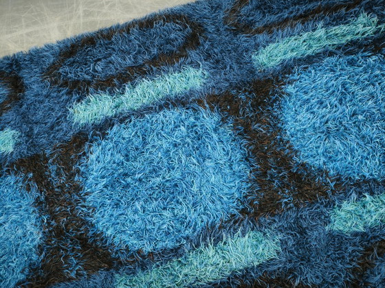 Image 1 of Großer dänischer abstrakter blauer Wollteppich „Rya“ im Ege-Stil