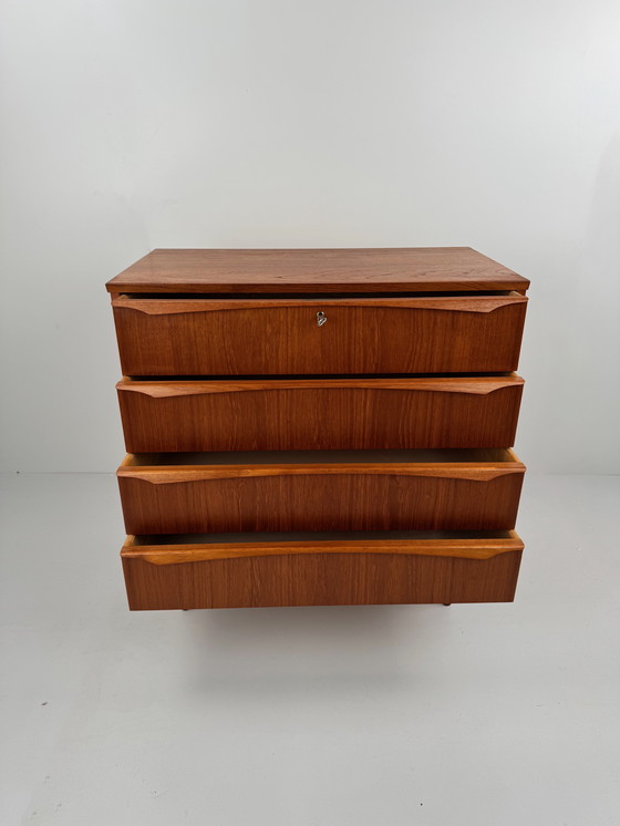 Image 1 of Commode danoise vintage – Élégante commode en teck de style Mid-Century Design
