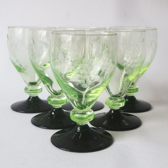 Image 1 of 6 copas de vino danesas hechas de vidrio de uranio