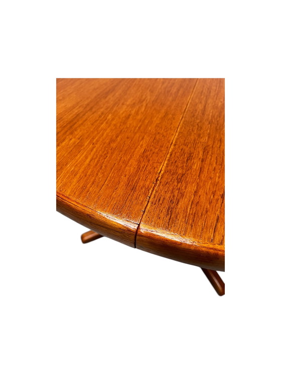 Image 1 of Extendable table