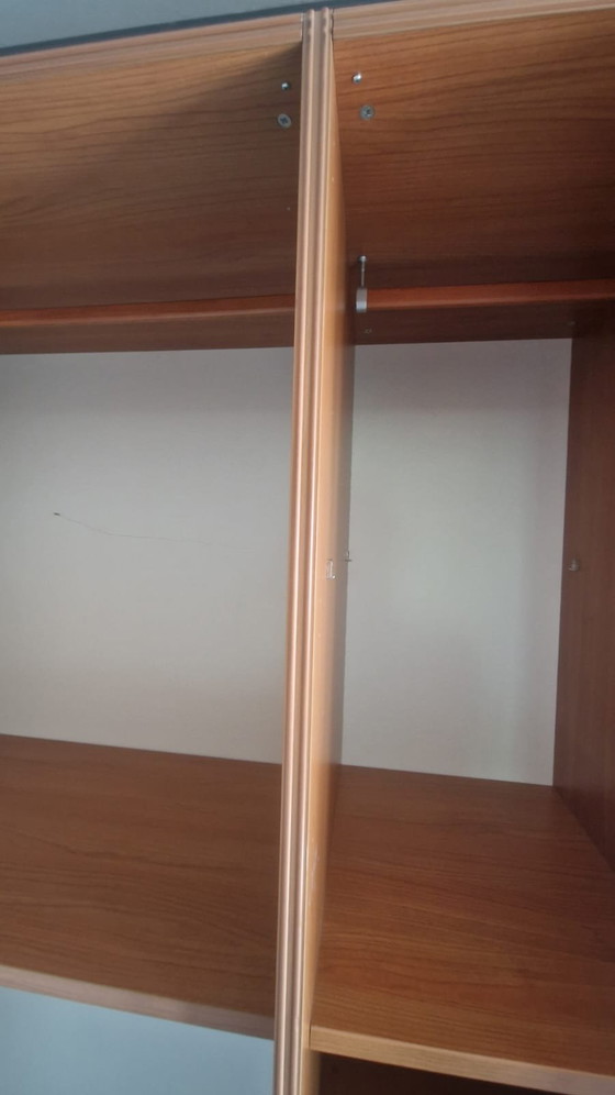 Image 1 of Armoire moderne Poliform cerise