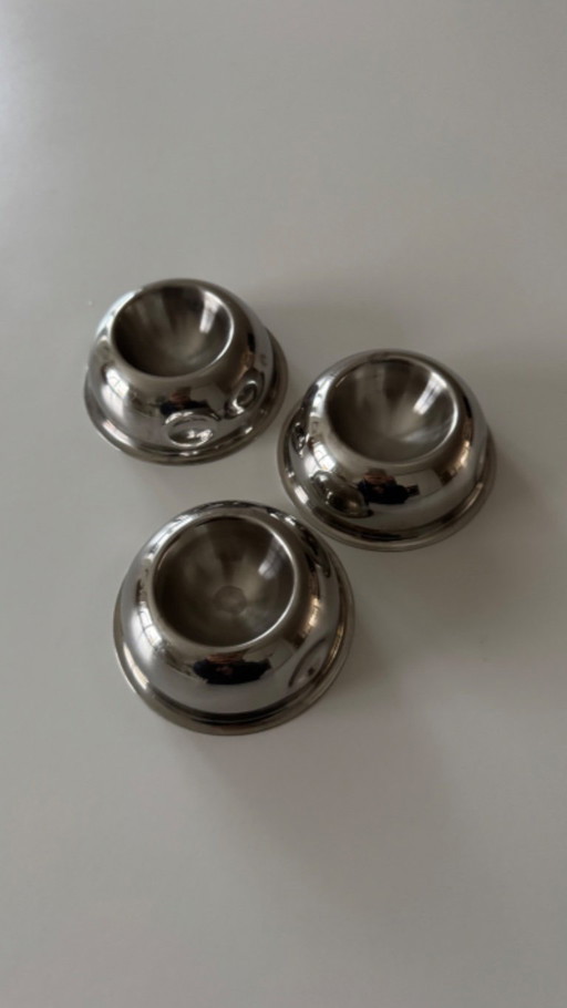 Hueveras minimalistas posmodernas RVS