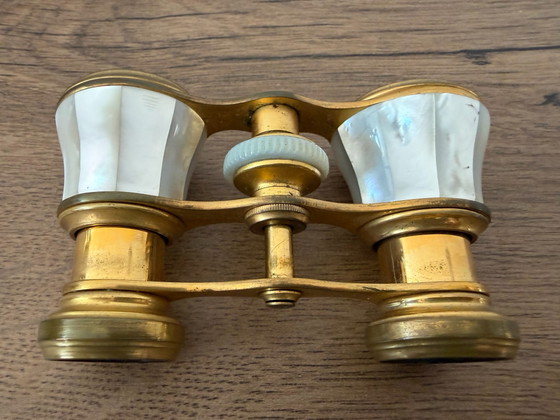 Antico binocolo da teatro in madreperla e ottone dorato, Iris Paris, Circa 1900, Oggetti decorativi, Bianco (foto 8 di 12)