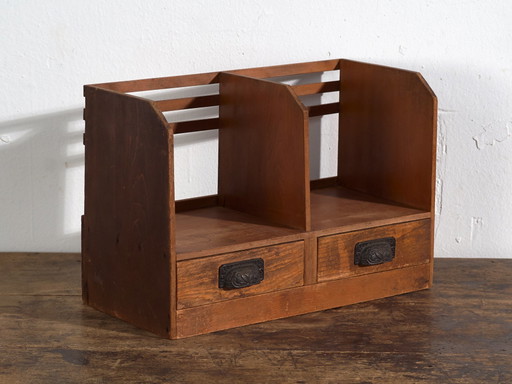 Antieke Japanse bureau-organizer met vakken en laden – Japan, circa 1930