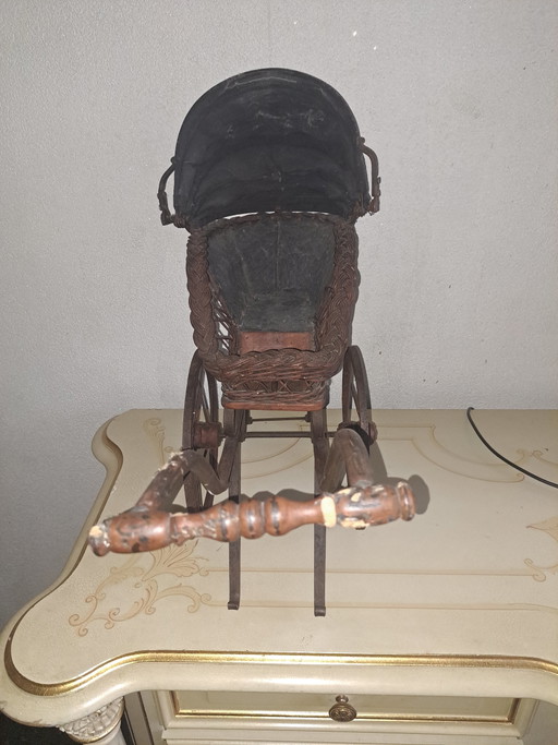 Antique Doll Pram – decoratieve objecten, Wood
