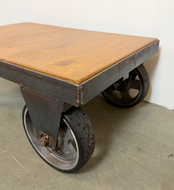Image 1 of Carrito de mesa de centro industrial negro, década de 1960.
