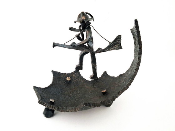 Image 1 of image cast iron bowl with hunter