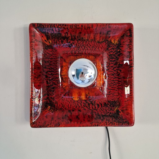 Lampe murale vintage carrée rouge : Lampe murale en céramique avec glaçure orange/rouge, Allemagne 1970 - Hustadt Leuchten