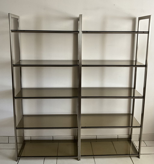 Paire d'étagères françaises en aluminium et verre fumé, attribuées à Artelano, années 1970