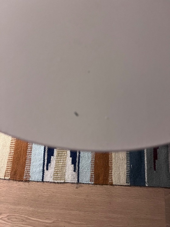 Image 1 of Minimalistisch bijzettafeltje met natuurstenen voet