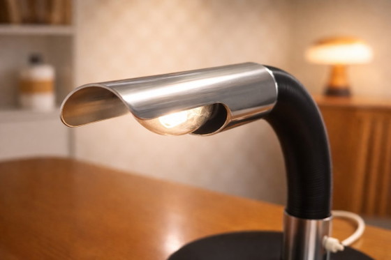 Image 1 of Set van twee vintage Goffredo Reggiani G22 tafellampen – Gemaakt in Italië, modernistisch design, zwart en chroom, origineel.