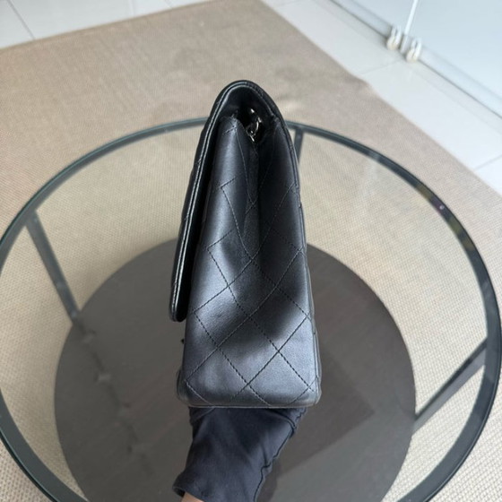 Image 1 of Chanel Classic Flap Maxi - 33 cm gewatteerde enkele flap lamsleer zwart zilverkleurige hardware Serie 13