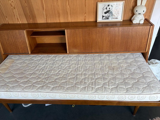 VINTAGE PASTOE DAYBED