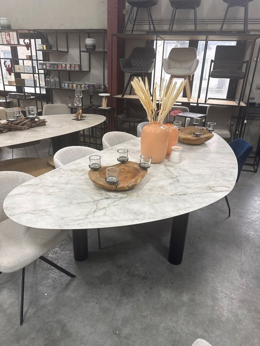Ceramic pebble table