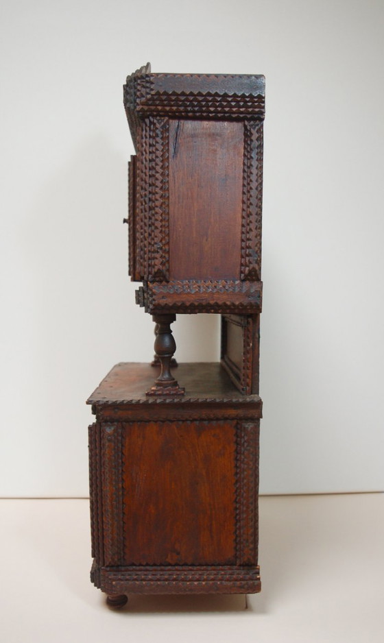 Image 1 of Buffet antique Tramp Art