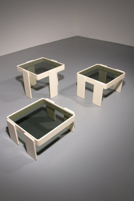 Image 1 of Stapeltische von Gianfranco Frattini für Cassina – Original cremeweißer Lack