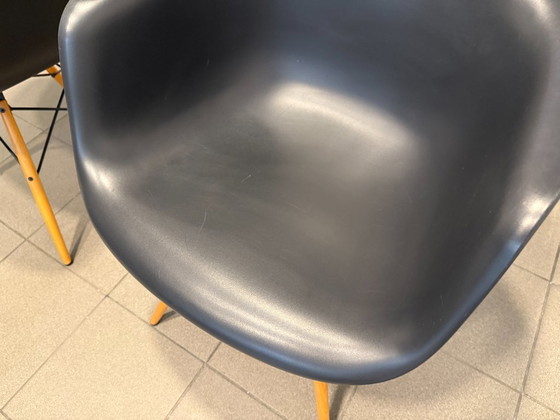 Vitra | Eames | DAW | Zwart Kunststof & Houten Onderstel | 2 Stuks – Fauteuils, Metal, Plastic (photo 6 of 12)