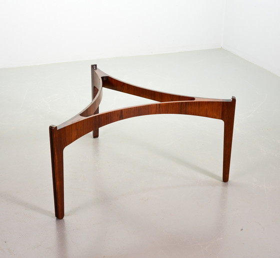 Image 1 of Table basse ronde en palissandre avec plateau en verre de Sven Ellekaer, modèle n°104 pour Christian Linneberg. Danemark, 1962