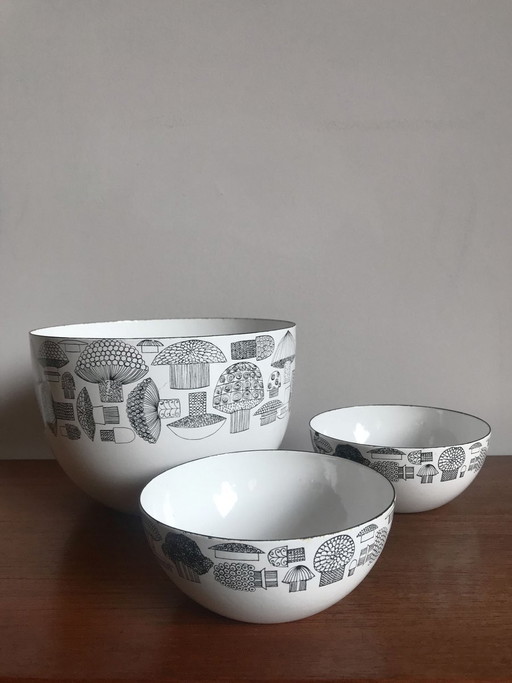 Enamelled metal Bowls by Kaj Franck for Arabia, 1950s, set of 3