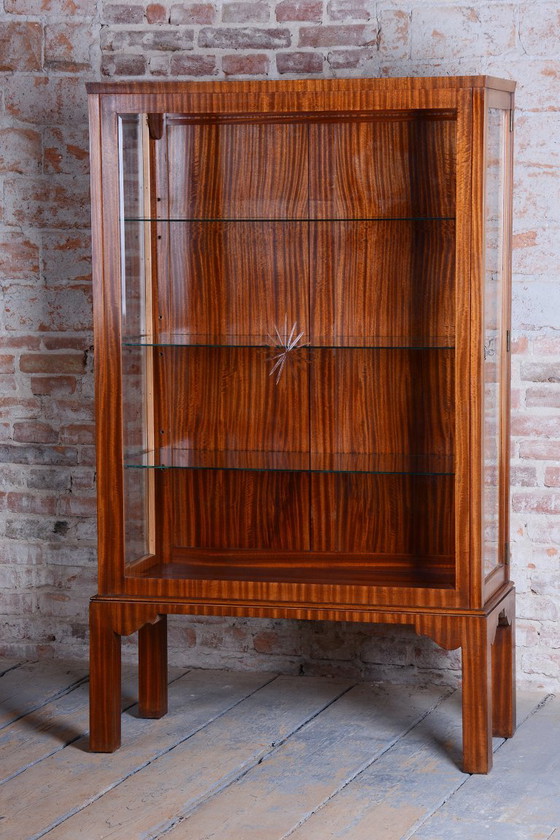 Gerestaureerde art-deco vitrinekast, mahoniehout en glas, gepolijst, Tsjechisch, jaren 1930 – Vitrinekasten (photo 3 of 22)
