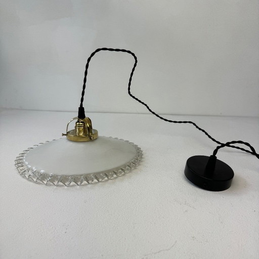 ALTE VINTAGE-HÄNGELEUCHTE AUS GEZACKTEM OPALIN 25 CM