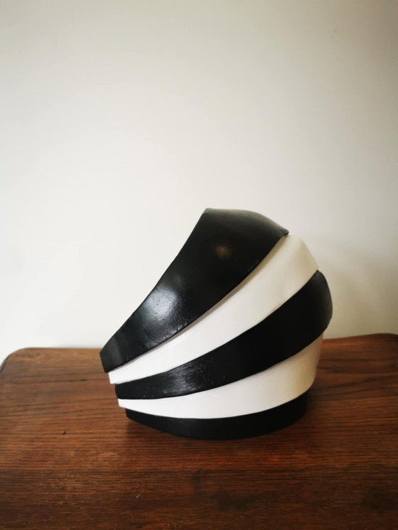 Image 1 of Escala abstracta