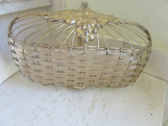 Image 1 of Goudkleurige mand in Hollywood Regency-stijl met glazen inzetstuk.