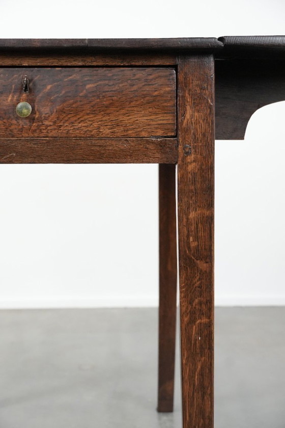 Image 1 of Antique English drop-leaf side/dining table made of oak from the 19th century with a drawer.