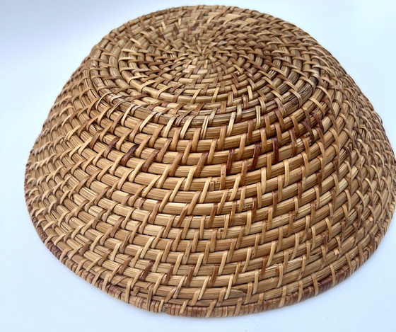 Image 1 of Panier en rotin tressé à la main – années 1970-1980