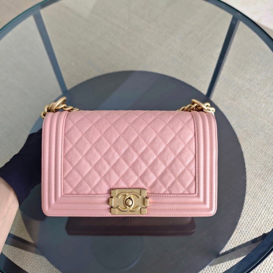 Image 1 of Borsa Chanel Boy Medium - Caviar 25 cm trapuntata rosa chiaro con finiture dorate Serie 25