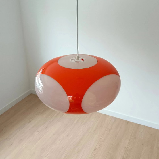 Lampada a sospensione UFO bug-eye arancione/bianca – Massive – Lampade a sospensione, Plastic, Space Age (photo 2 of 9)