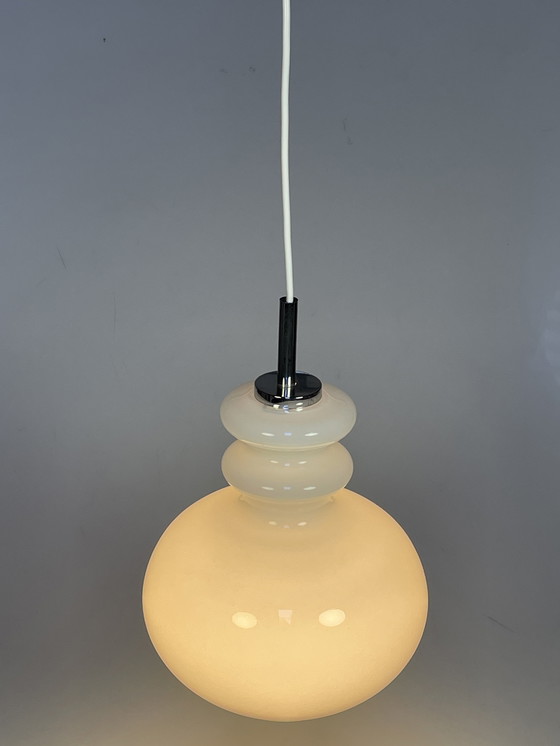 Image 1 of Lampe suspendue en verre blanc, Peill En Putzler, Allemagne 1960's