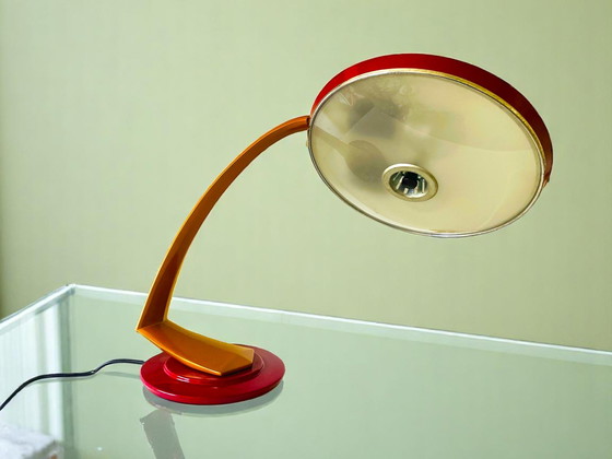 Image 1 of Modernistische spanische Schreibtischlampe aus rotem Metall Boomerang 2000 von Fase 1960s