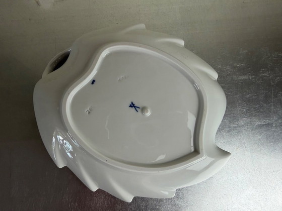 Image 1 of Original Meissen Onion Pattern – Leaf Bowl with Handle – Shape 265 – 22 × 18 cm – 1st Choice