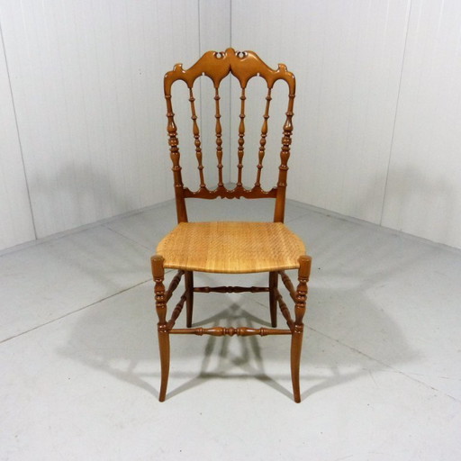 Silla Chiavari de madera con asiento tejido, década de 1960.