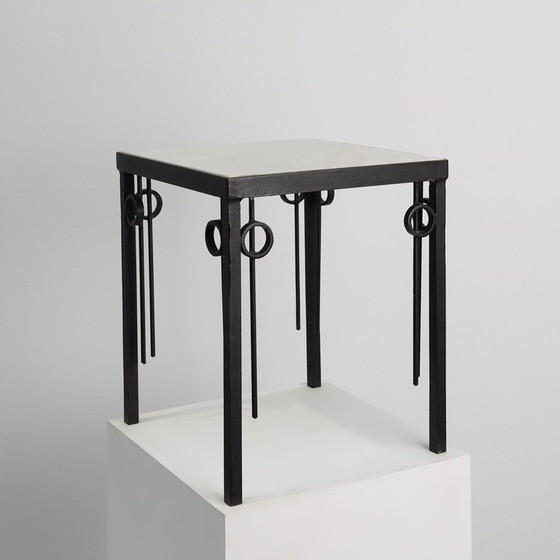 Image 1 of Pia Manu vierkante bijzettafel van gietijzer en marmer, België jaren 60