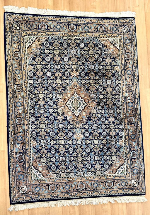 Bellissimo tappeto persiano Bidjar annodato a mano in ottime condizioni.