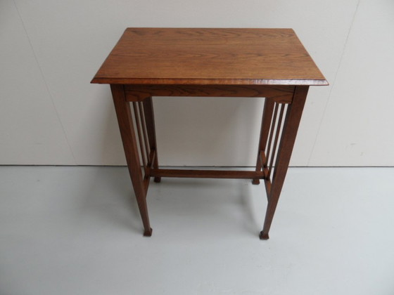 Image 1 of Antiker Beistelltisch aus Eiche