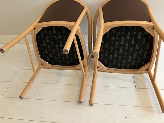 Ensemble de 2 fauteuils TON (Thonet) – Cuir marron et hêtre – En parfait état – Chaises de salle à manger (photo 5 of 7)