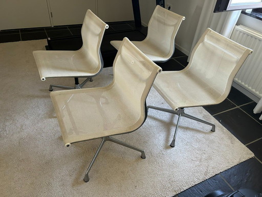 Vitra Eames Aluminium Chair EA 106 (set van 4) Wit Netweave