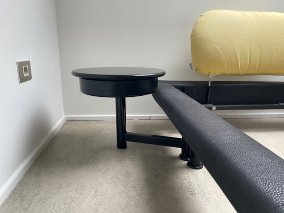 Image 1 of Bettumrandung, Stützkissen und Nachttische mit Schubladen