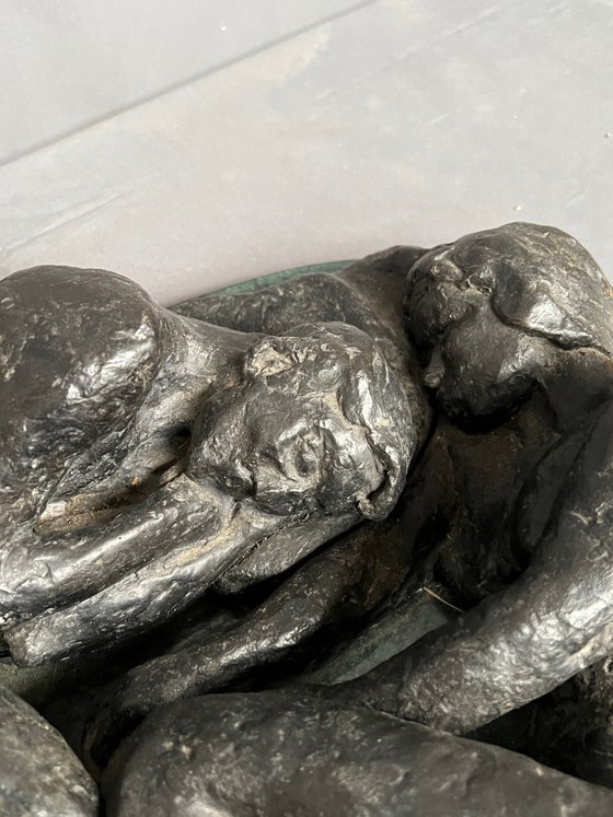 Bronze sculpture of three reclining figures on marble base, Green, Figuratief (photo 6 of 8)