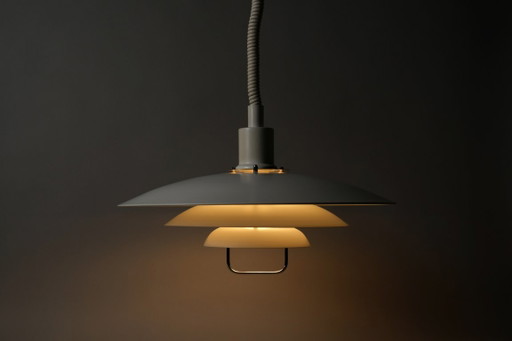 Markslöjd Mehrschichtige Pendelleuchte, weiß lackiert, skandinavische moderne Beleuchtung der 1990er Jahre, Schweden.