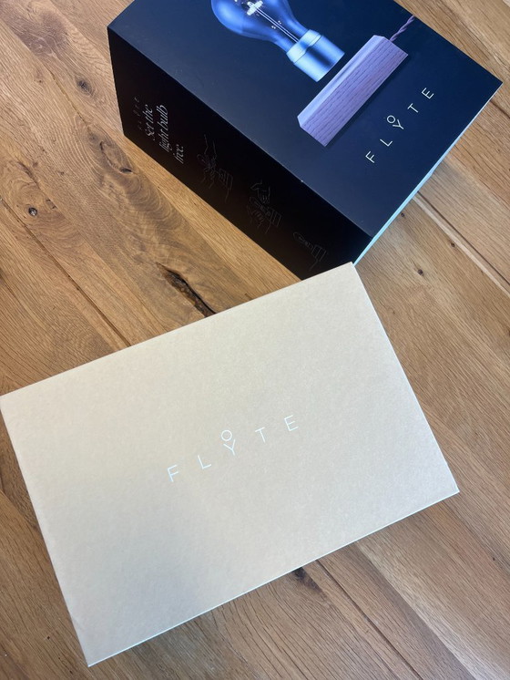 Image 1 of Nuevas lámparas Flyte - bombilla levitante