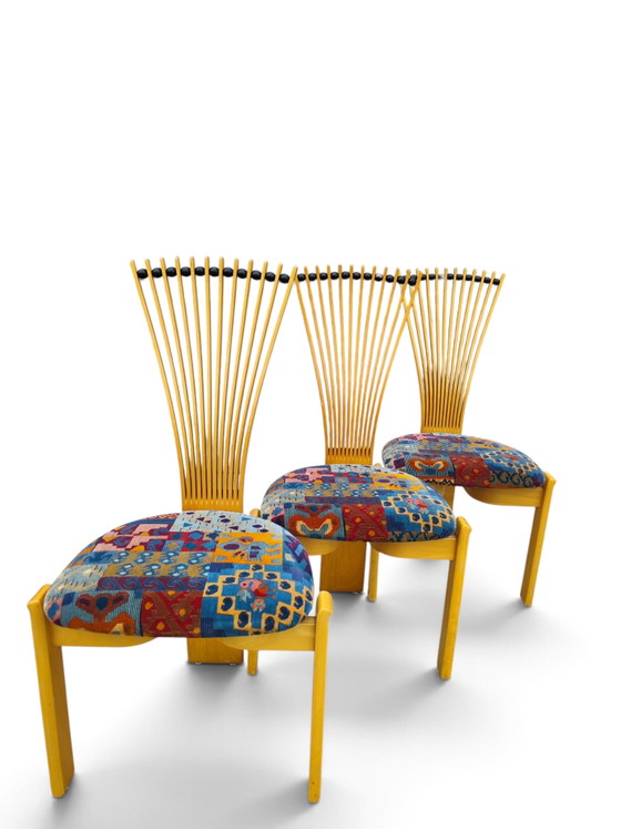 Totemstoelen ontworpen door Torstein Nilsen – Westnofa, Eetkamerstoelen, Textile, Wood (photo 5 of 11)